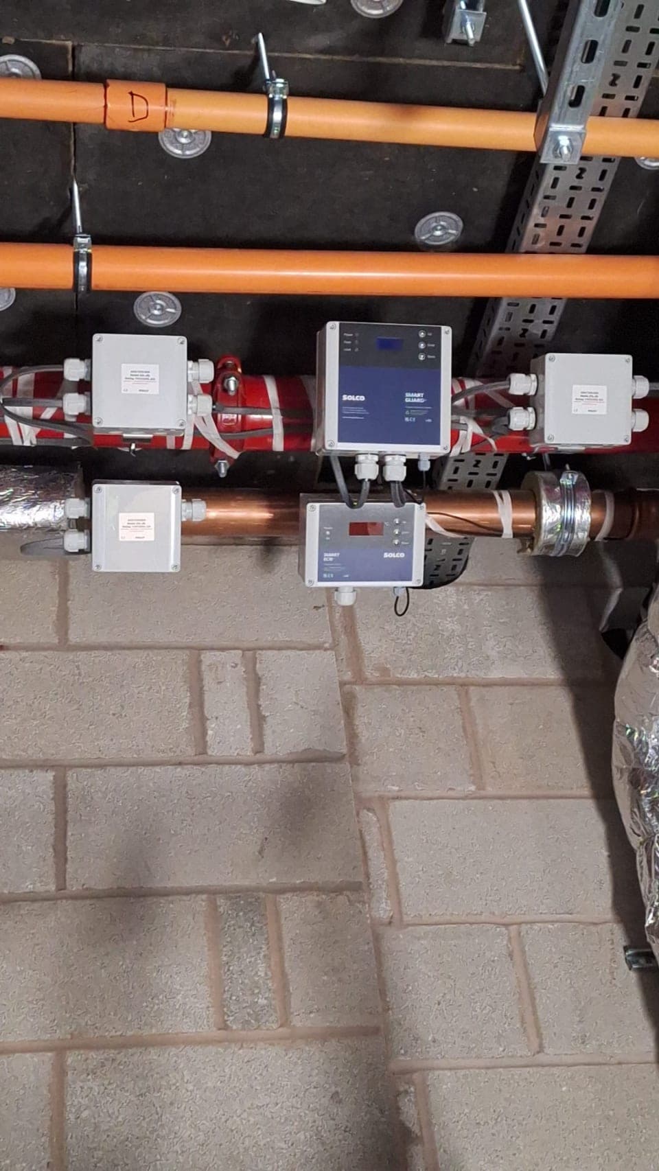 Electrical trace heating control units on pipework